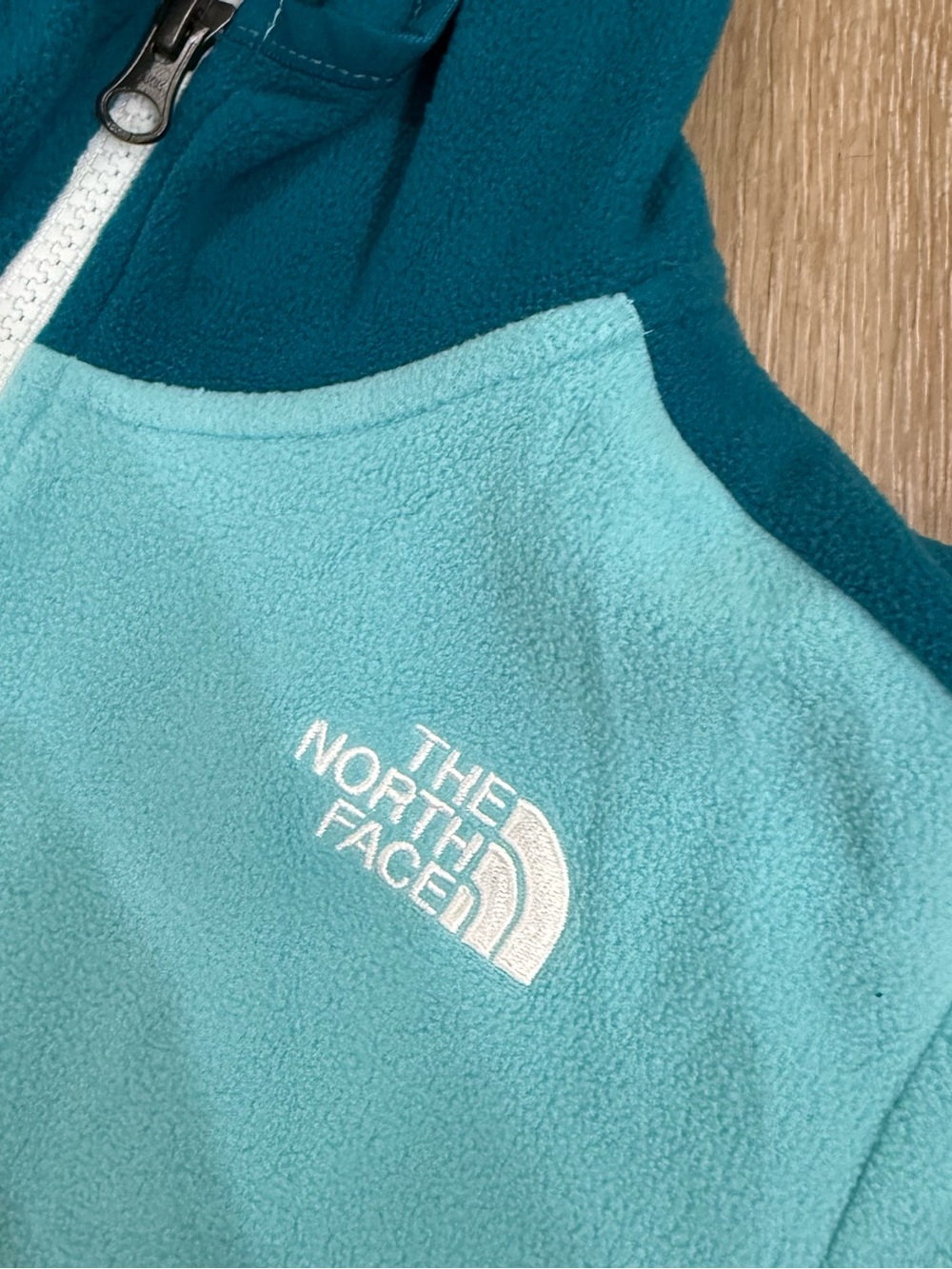 The North Face Teal & Light Aqua Youth Fleece - Picture 2 of 4